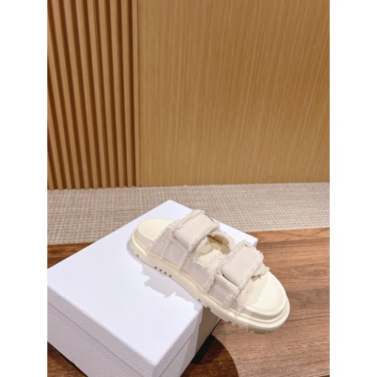 slippers 