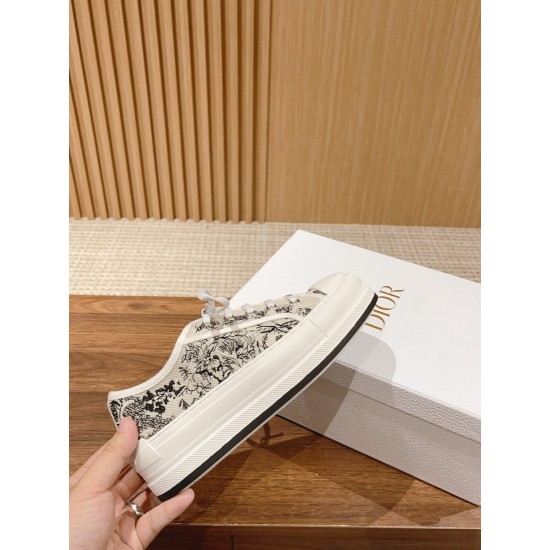 Embroidered Canvas Shoes