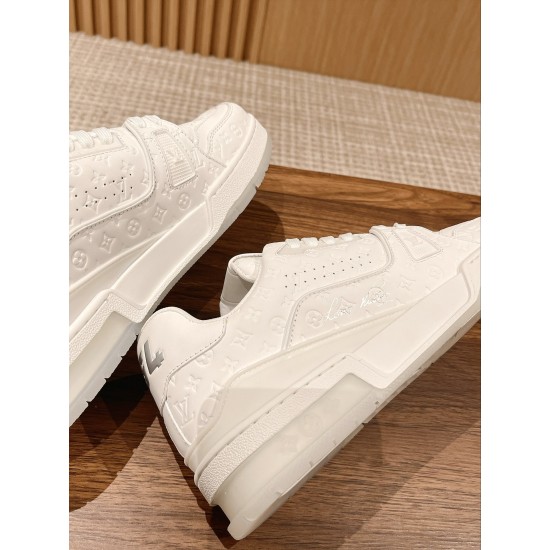 LV SNEAKERS