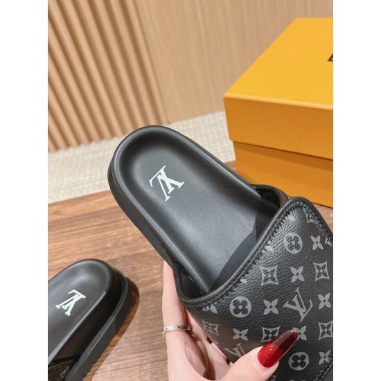 LV SLIPPERS