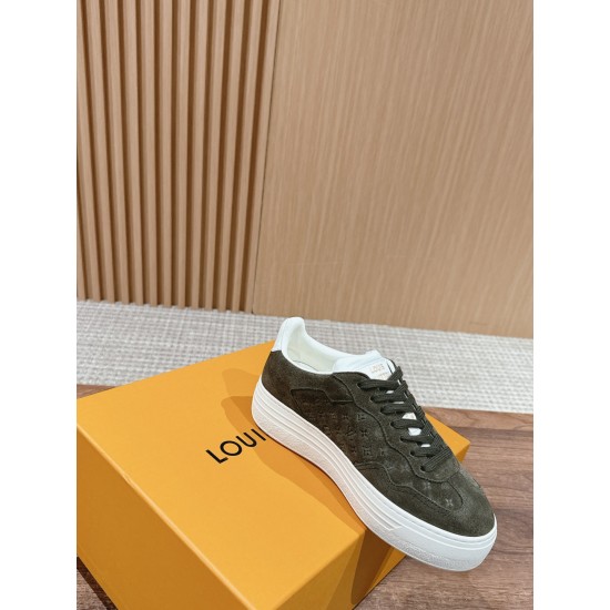 LV SNEAKERS