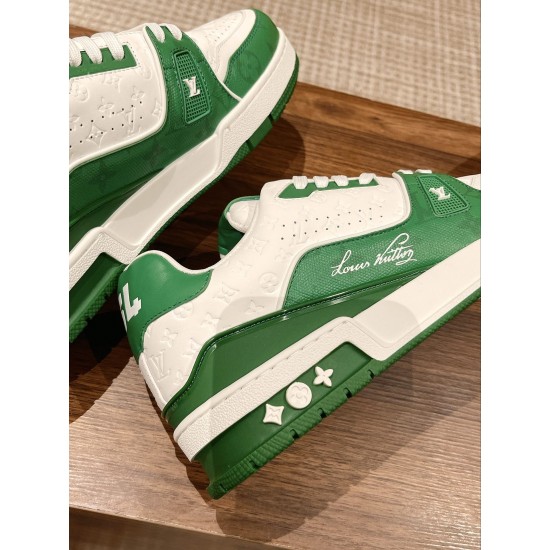 LV SNEAKERS