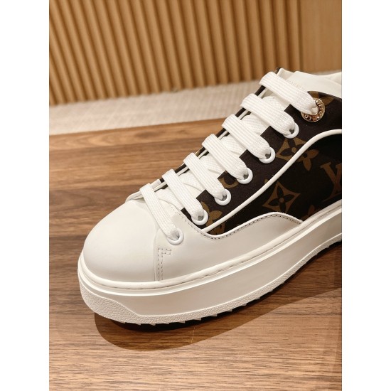 LV SNEAKERS