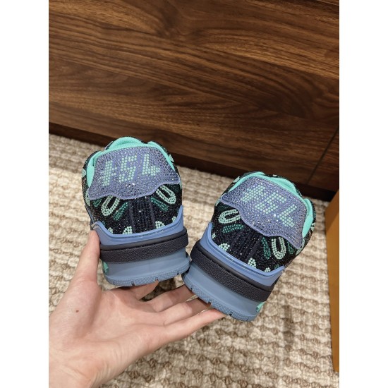 LV SNEAKERS