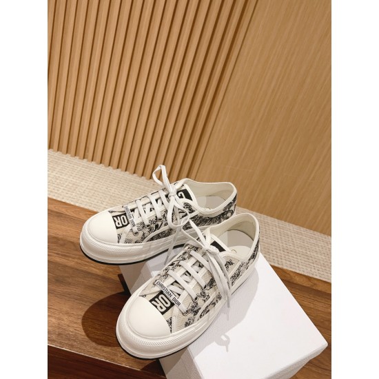 Embroidered Canvas Shoes