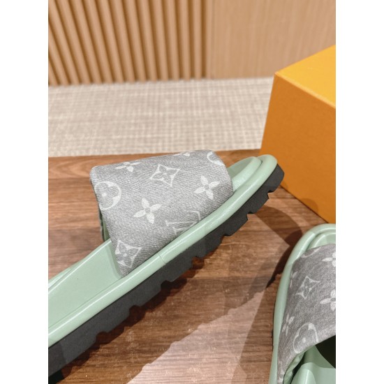 LV SLIPPERS