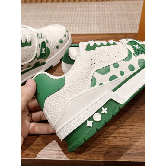 LV SNEAKERS