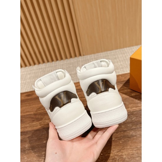 LV SNEAKERS