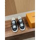 LV SNEAKERS