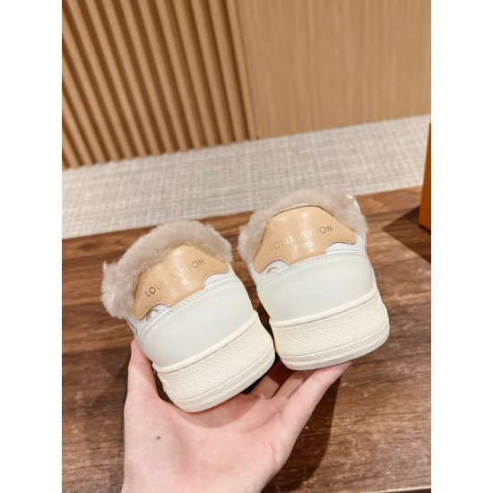 LV SNEAKERS