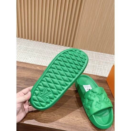 LV SLIPPERS