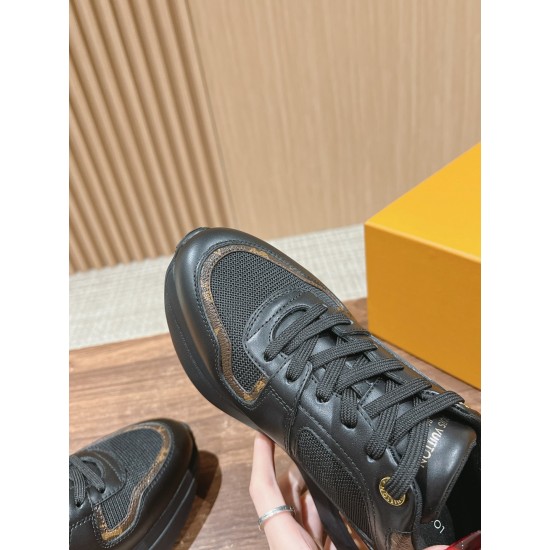 LV SNEAKERS