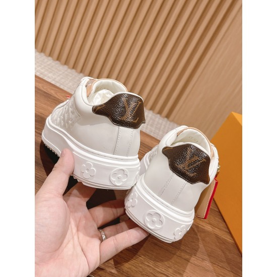 LV SNEAKERS