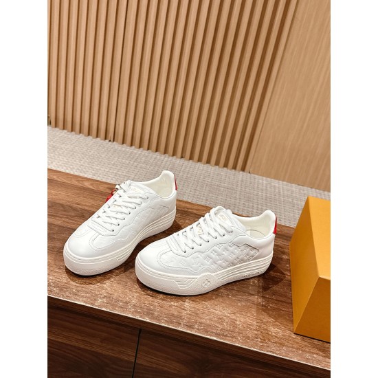 LV SNEAKERS