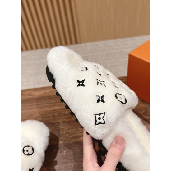 LV SLIPPERS