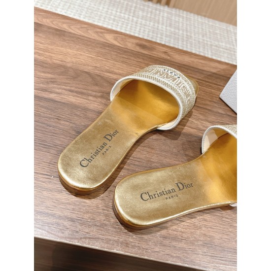 slippers slippers