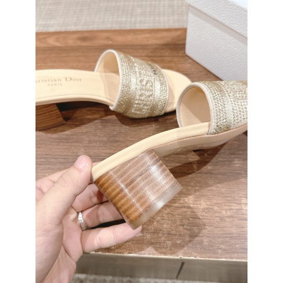 slippers 