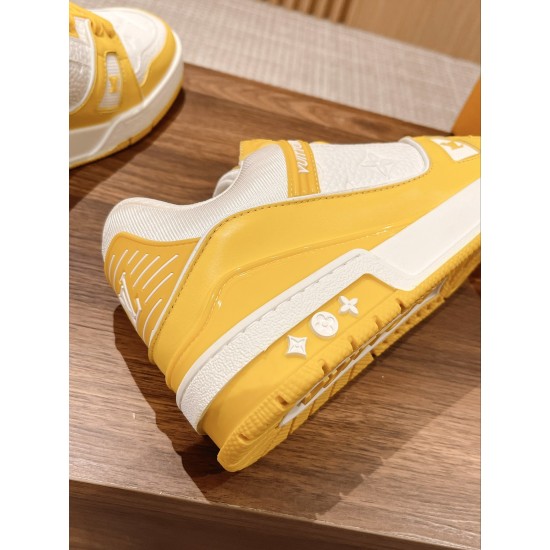 LV SNEAKERS