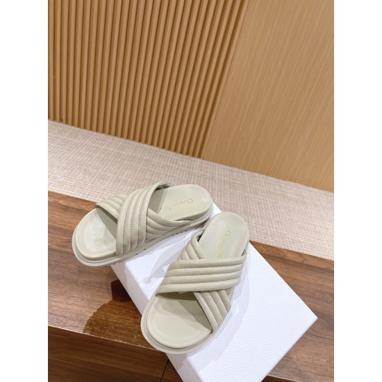 slippers 