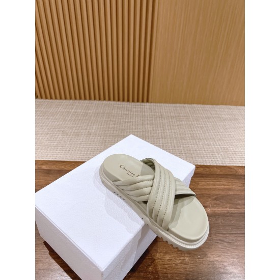 slippers 