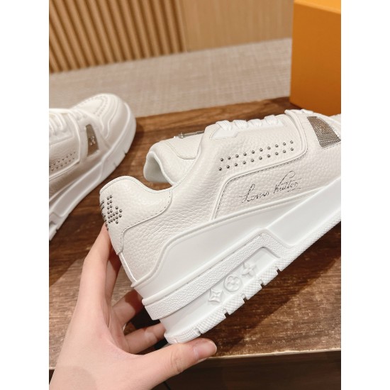 LV SNEAKERS