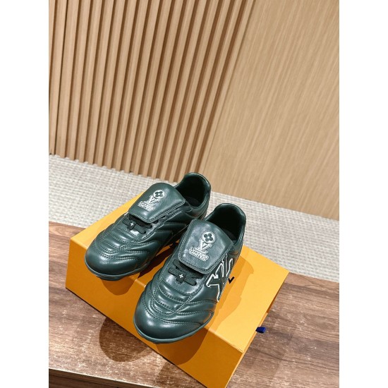LV SNEAKERS