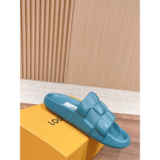LV SLIPPERS