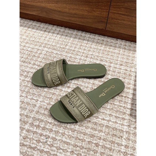 slippers slippers