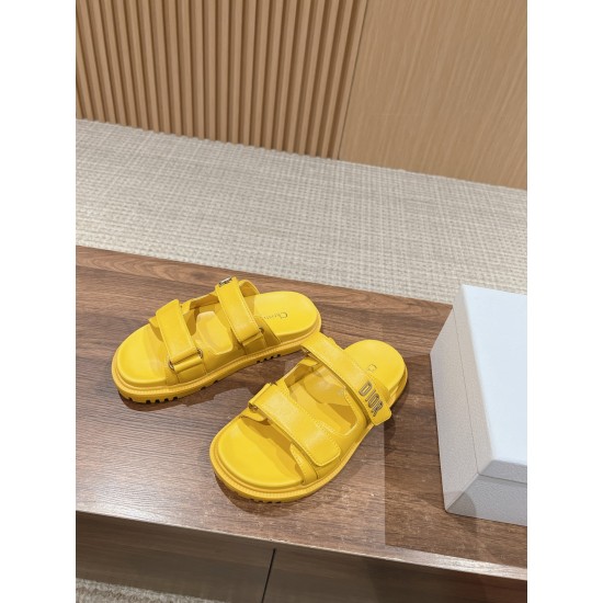 slippers 