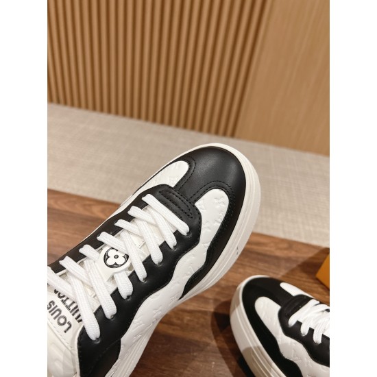 LV SNEAKERS