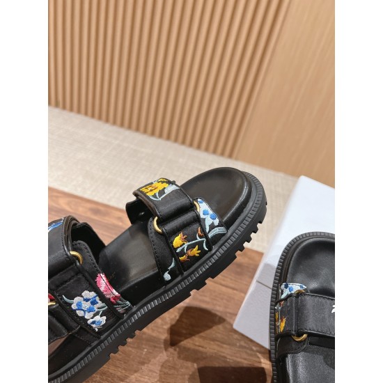 slippers 