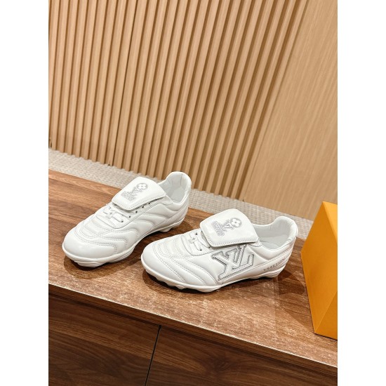 LV SNEAKERS