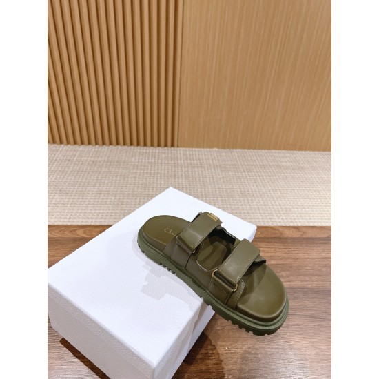 slippers 