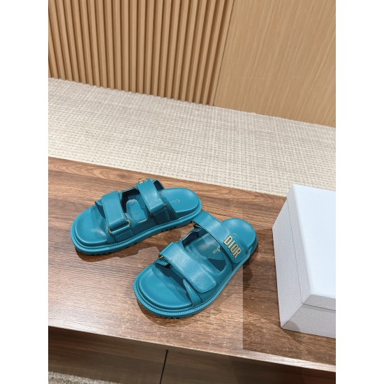 slippers 