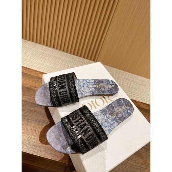 slippers slippers