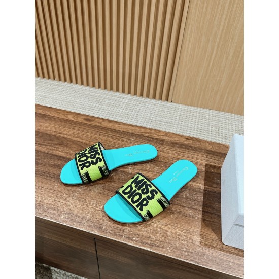 slippers 