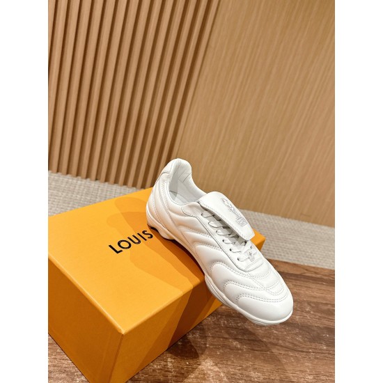LV SNEAKERS
