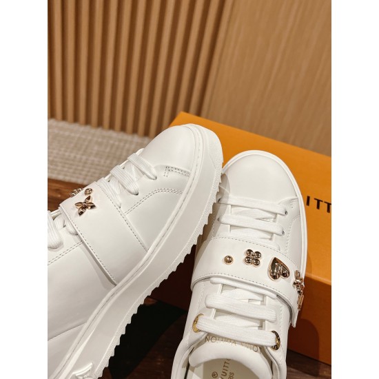 LV SNEAKERS