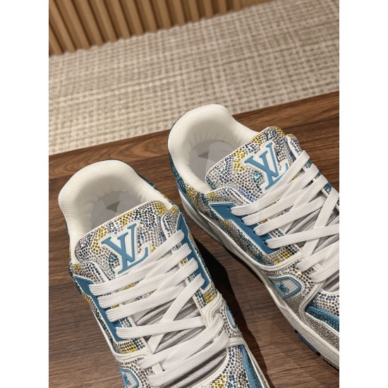 LV SNEAKERS