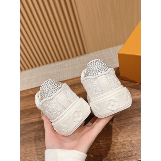 LV SNEAKERS