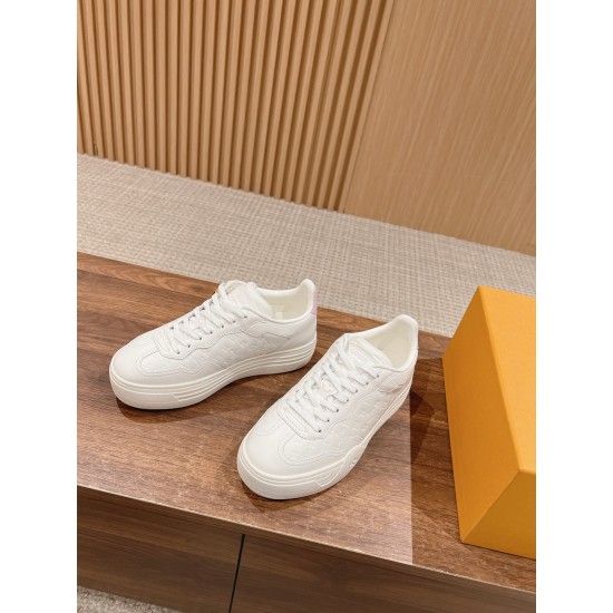 LV SNEAKERS