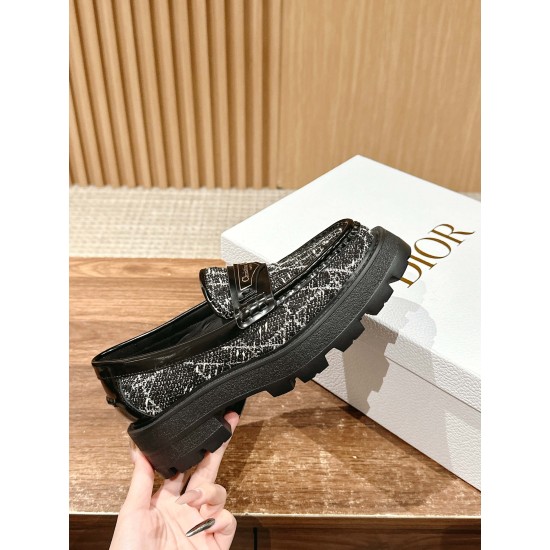 open-toed shoe open-toed shoe
