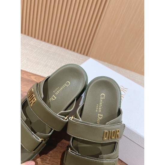 slippers 