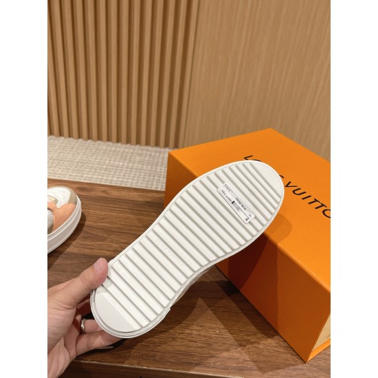 LV SNEAKERS