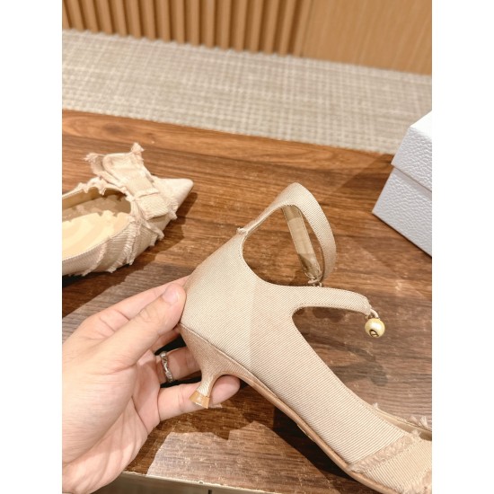 ADIORABLE high heels