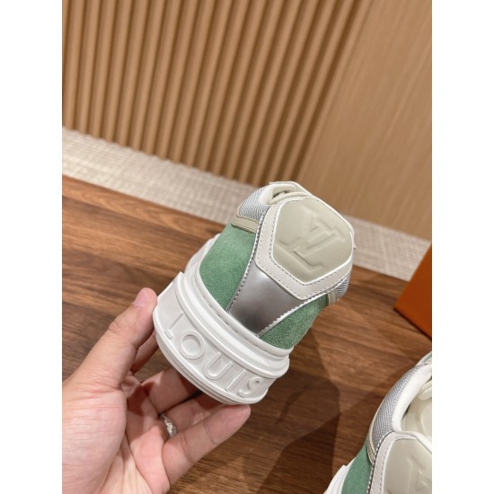 LV SNEAKERS