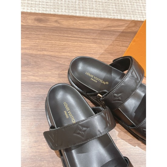 LV SLIPPERS