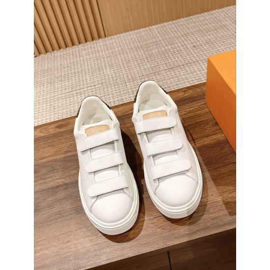 LV SNEAKERS