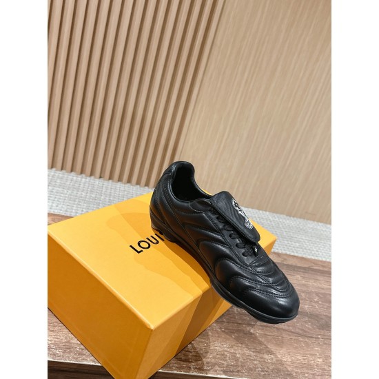 LV SNEAKERS