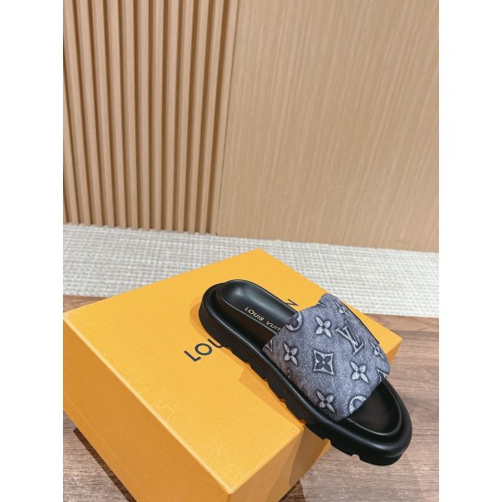LV SLIPPERS